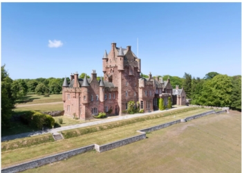 Alan Carr buys Ayton Castle